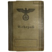 Wehrpaß expedido a un joven de 16 años nacido en 1928